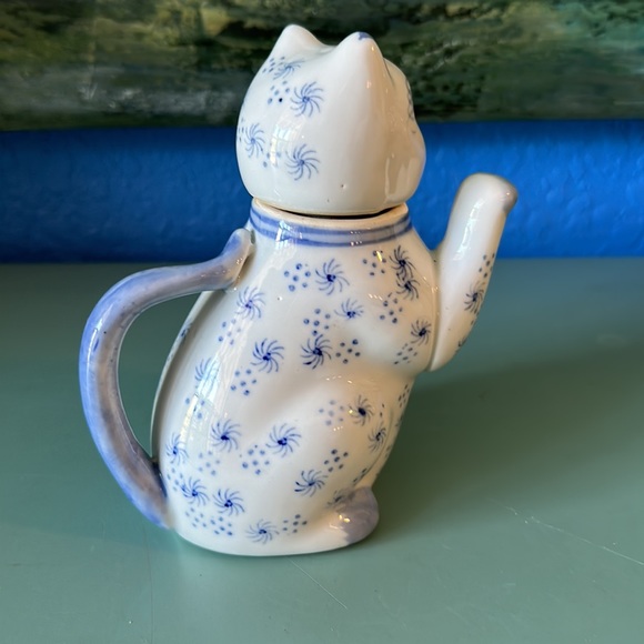 Vintage Blue and White ceramic Asian Cat Teapot Don’t you love that face. ! - Picture 8 of 8